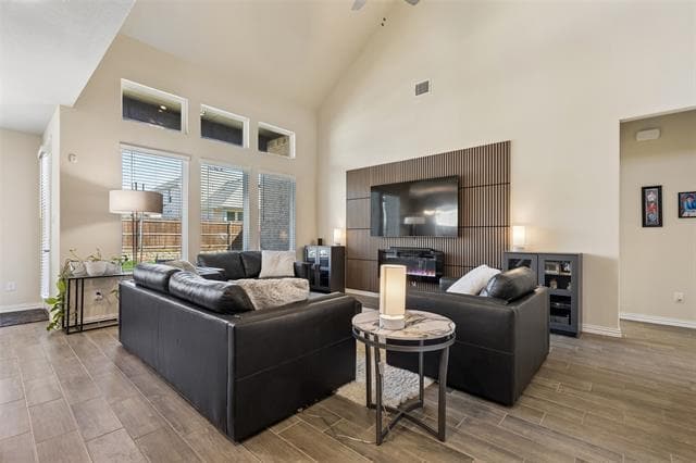 Photo - 1416 Jackdaw Rd