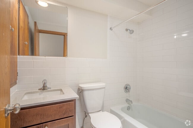 2BR,1BA - 900SF - Bathroom
