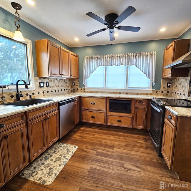 Photo - 229 Harris Ave