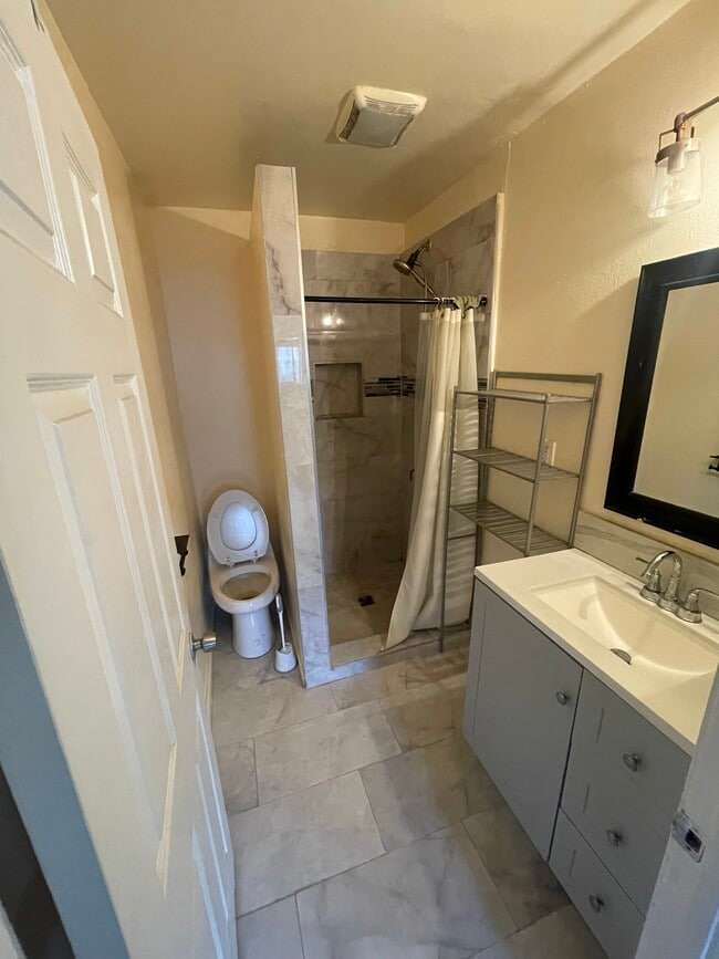 Photo - 1222 W 90th St