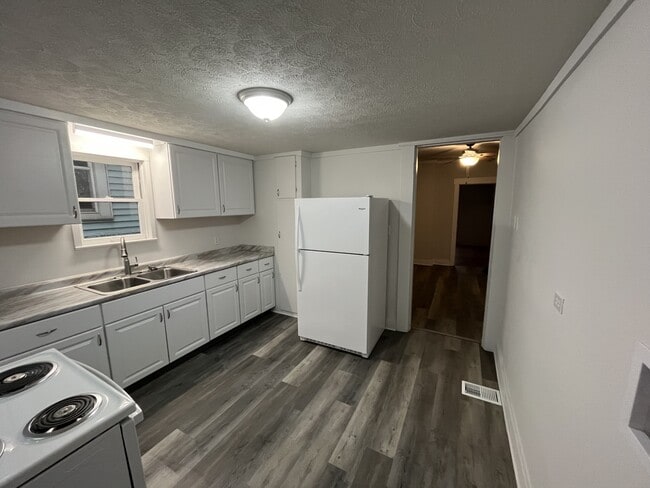 Photo - 145 Boltin St