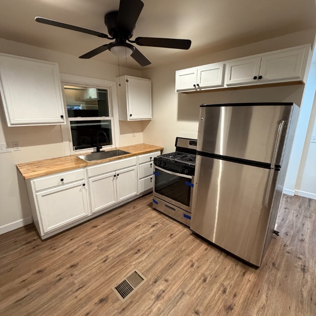 Building Photo - 5416 Black St