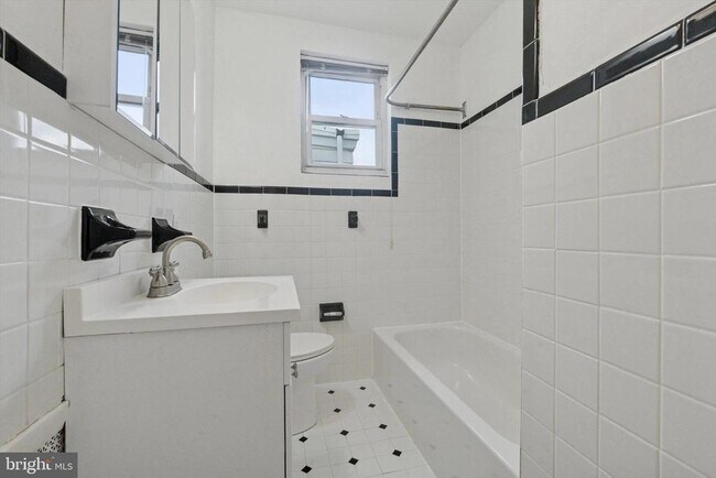 Photo - 2954 Miller St