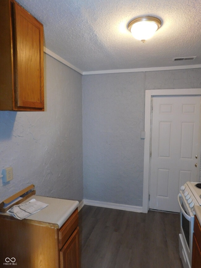Photo - 1230 N Belmont Ave Unit D