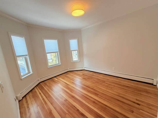 Photo - 172 Putnam Ave Unidad 2