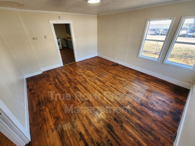 Photo - 231 W 4th St