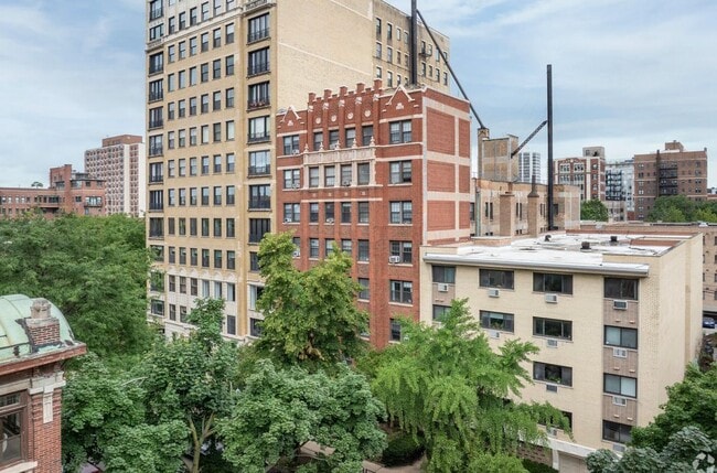 Building Photo - 434 W Wellington Ave Unit 512