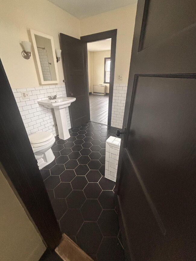 Photo - Spacious 2+ Bedroom in Prime Brunswick Location Unit 2