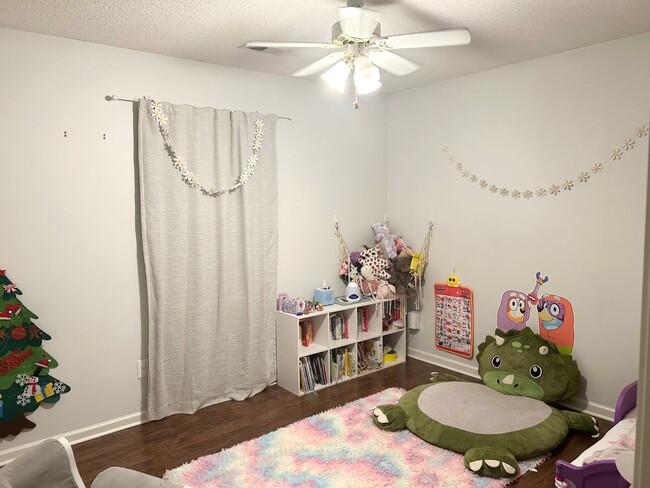 Photo - 200 Dramtree Dr