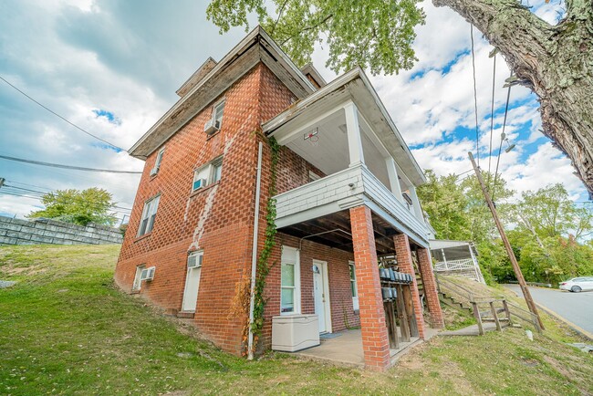 Photo - 719/721/723 Naomi St Unit 721