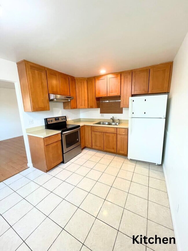 Building Photo - 2186 Pasetta Dr Unit 3
