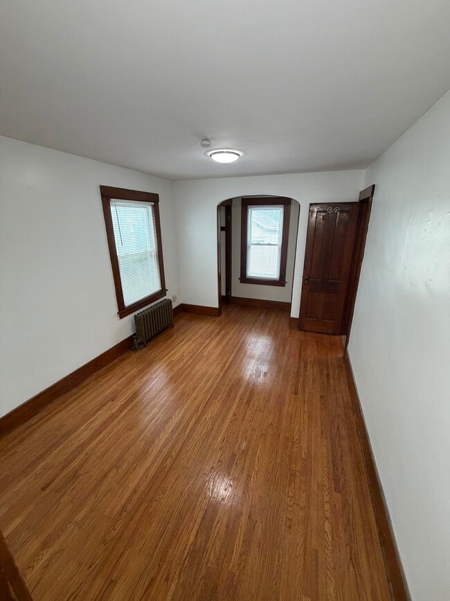 Photo - 103 Winton Rd S Unit Downstairs