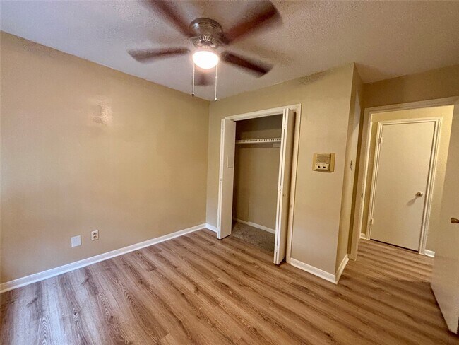 Photo - 8712 Wilcrest Dr Unit 8712