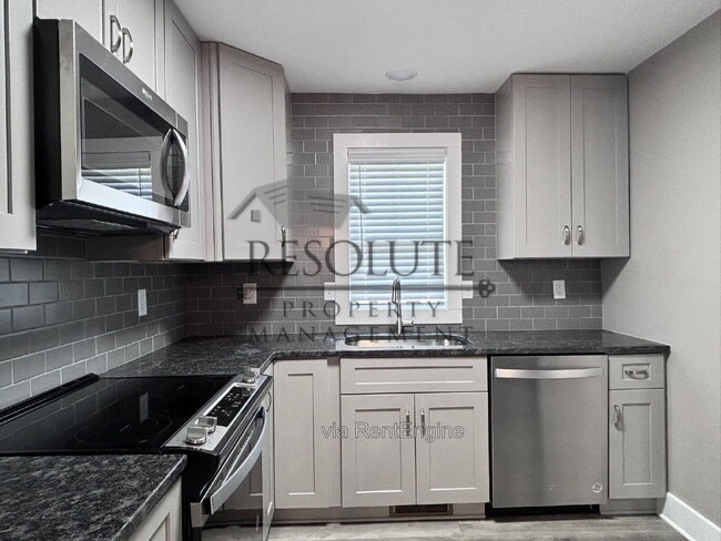 Photo - 520 Brent Rd
