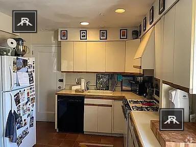 Building Photo - 2 bedroom in Brookline MA 02446 Unit 2 Rental