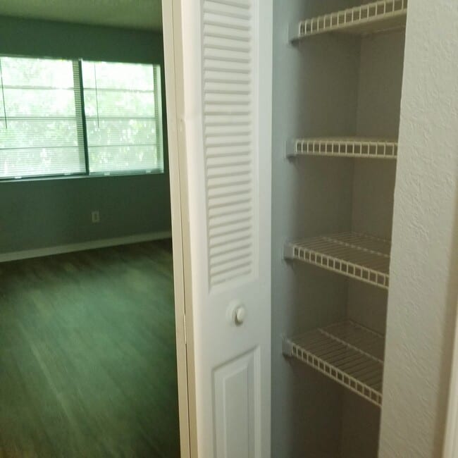 Photo - Oak Manor Apartments