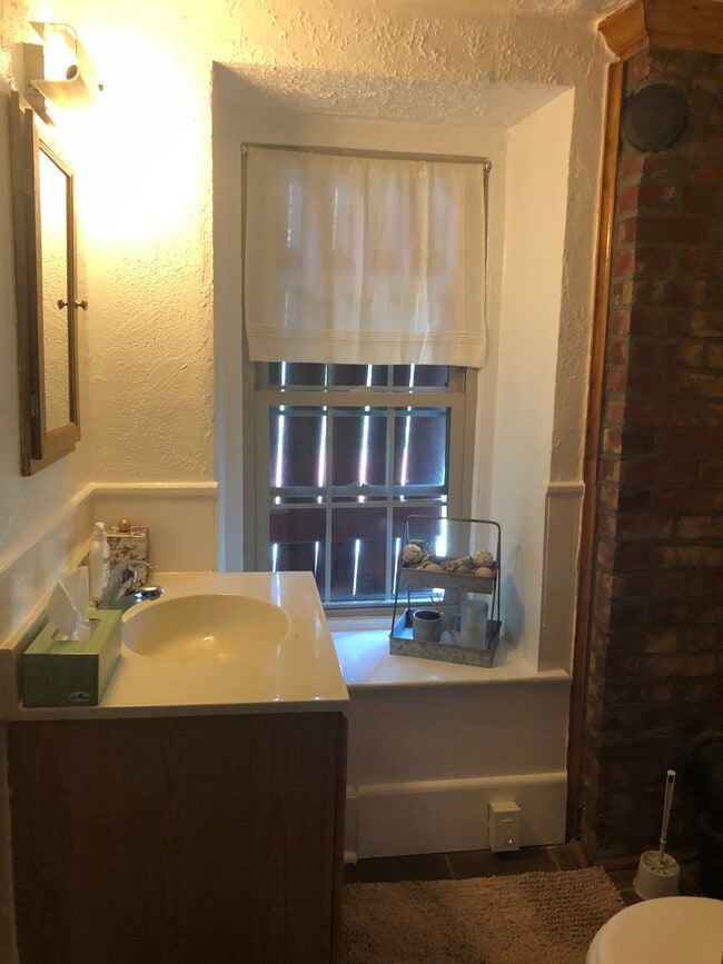 bath - 895 Old Wilmington Rd Unit 1 2nd floor
