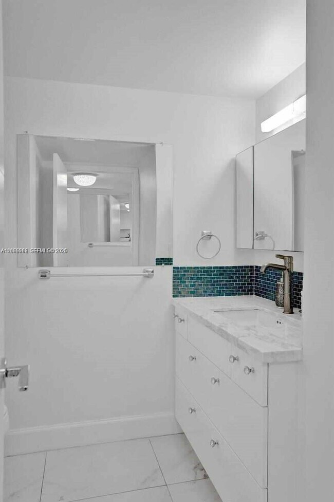 Photo - 2500 Parkview Dr Unit 1008