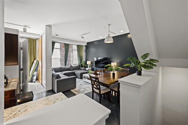 Photo - 160 E Berkeley St Unit ID1240309P