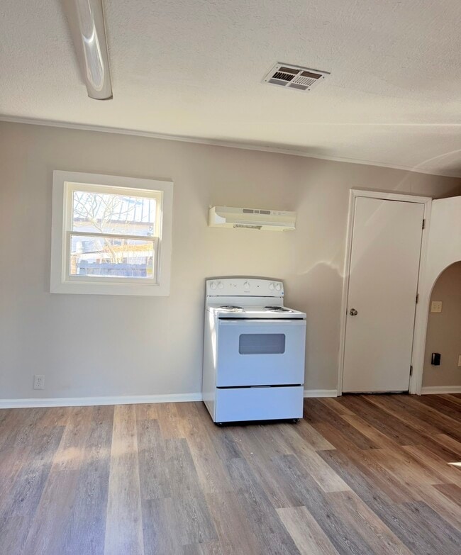 Photo - 921 N Pierce St