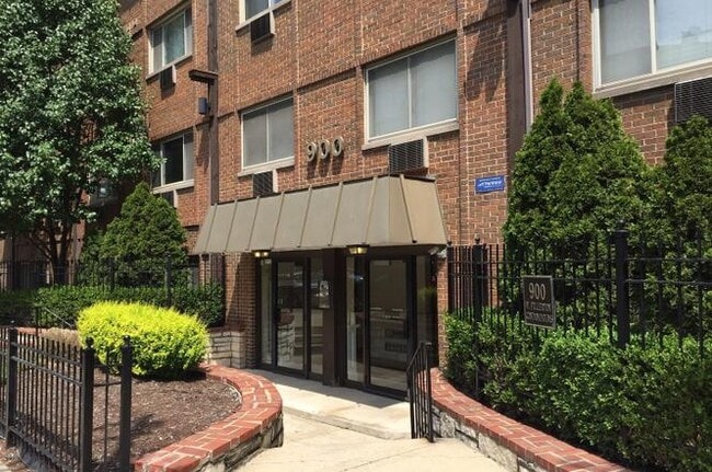 Photo - 900 W Fullerton Ave Condo Unit 4B