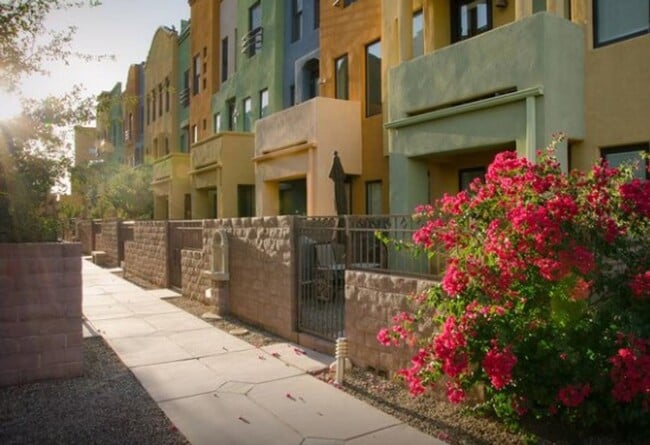 Building Photo - Fantastic home located in A Gated Communit...