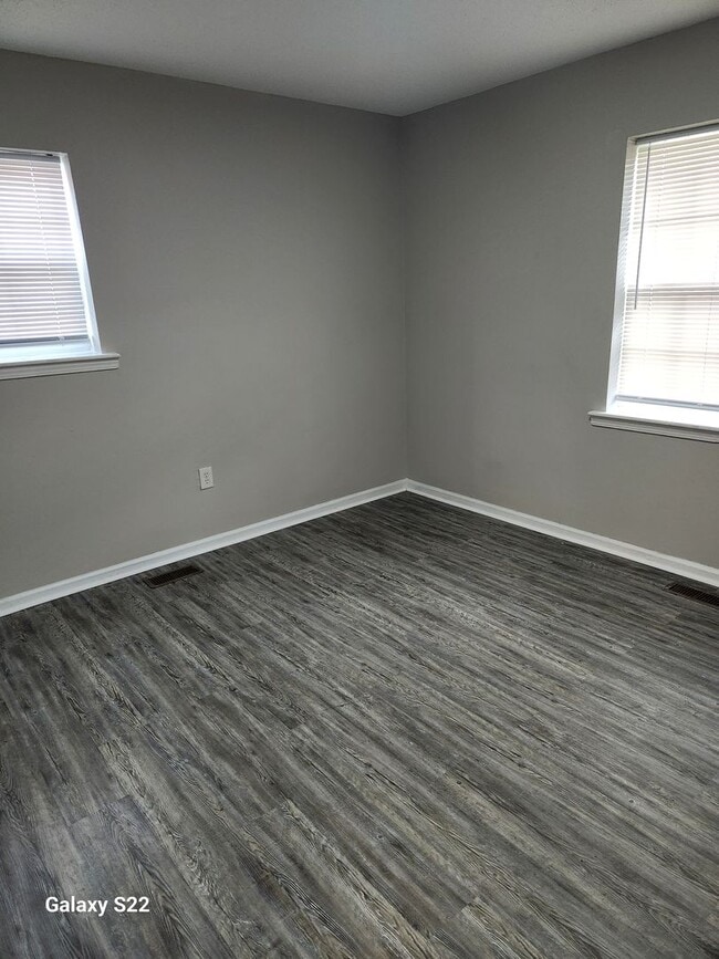 Photo - Two Bedroom, One Bath Apartment for Rent Unit 1718 Windsor