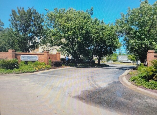 Building Photo - 2 Bedroom 2 bath apt with a POOL! Very close to everything but tucked away.