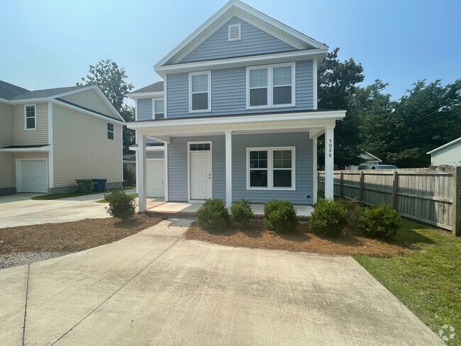 Building Photo - 3 Bed 2.5 Bath Single Family Home
