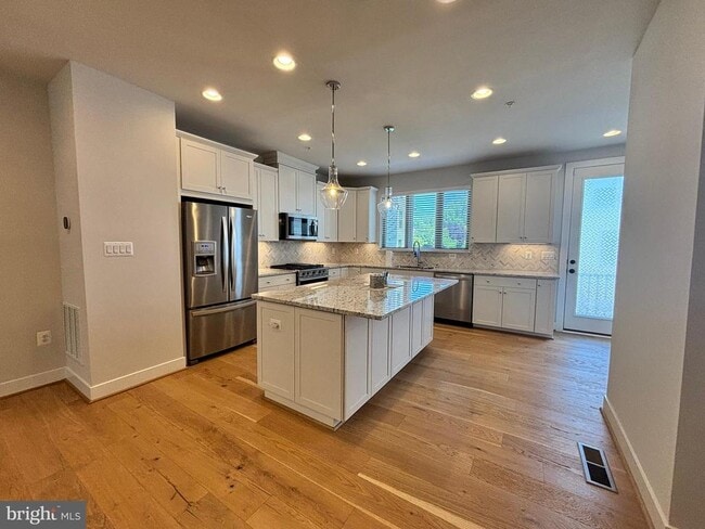 Photo - 5125 Longstone Way