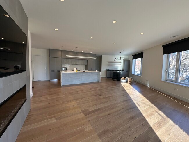 Photo - 550 N Ogden Ave Unit 2S