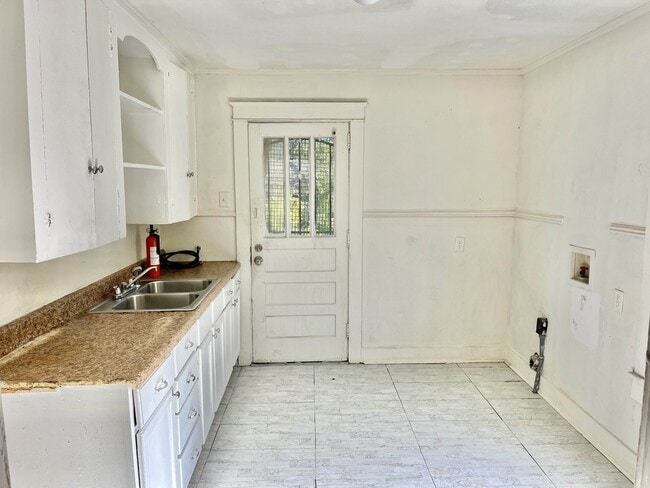 Building Photo - 3342 Eaton St