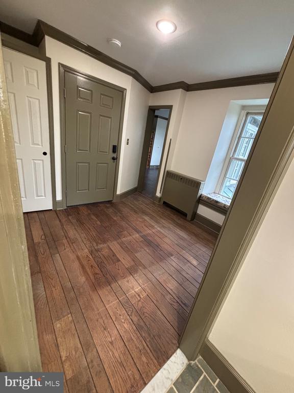 Building Photo - 28 W Main St Unit 3