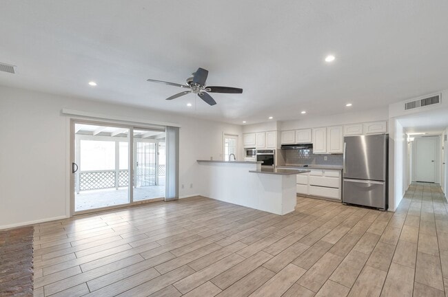 Photo - 5-Bedroom Tempe Home with Private Pool & Turf Yard Near ASU