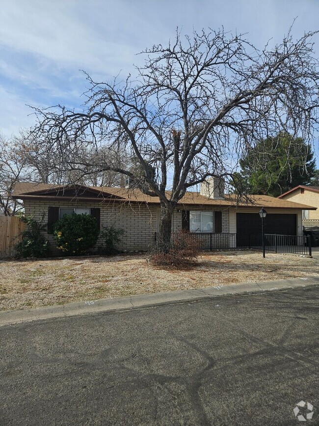 Building Photo - Charming 3BR House in Kingman