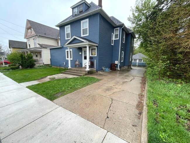 Building Photo - 216 E South St Unit 1