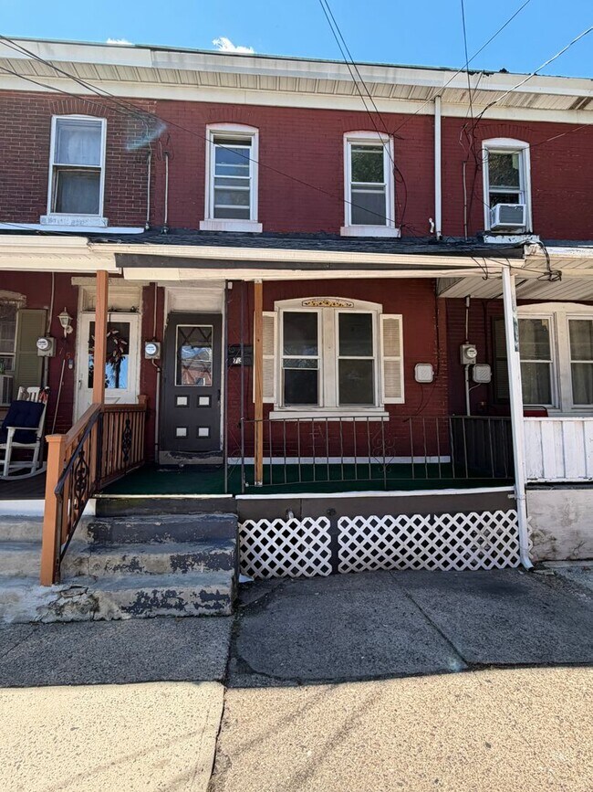 73 E Paul Ave