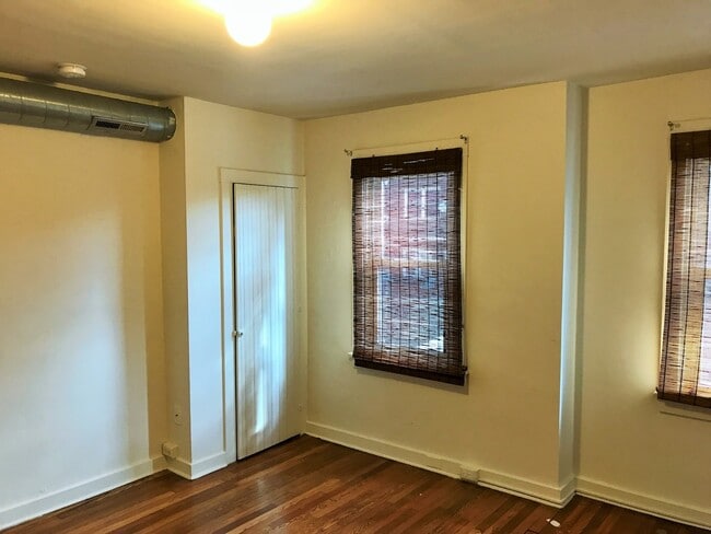 Photo - SPACIOUS OAKLAND HOUSE WITH LAUNDRY IN UNI...