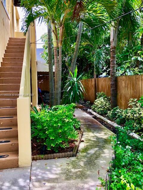 Photo - 578 NE 62nd St Unidad 2