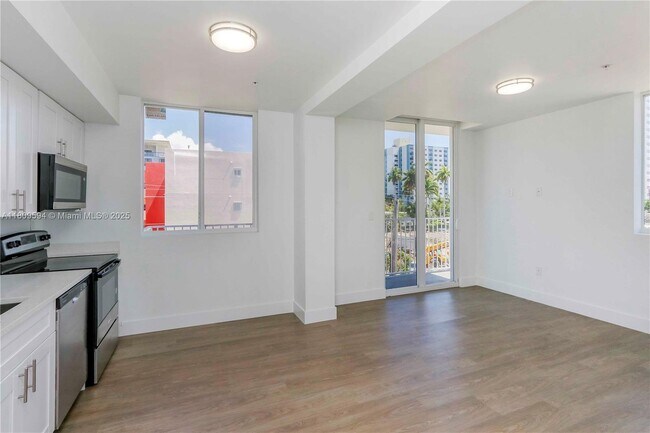 Photo - 1620 NW 18th St Unidad 307