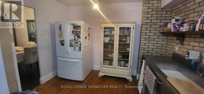 Photo - 714 The West Mall Unité 405