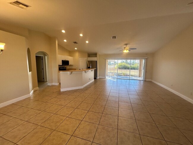 Photo - 1900 Kismet Pkwy W