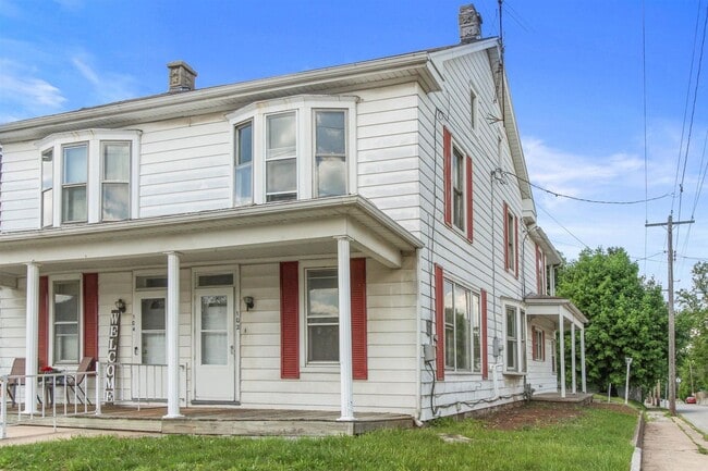 Building Photo - Coming Soon! Bright 3 Bedroom, 1.5 Bath Ho...