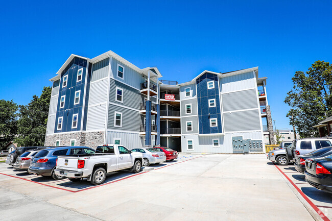 Parking lot - Bears Tower Rental