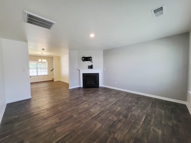 Photo - 597 Bloomover St