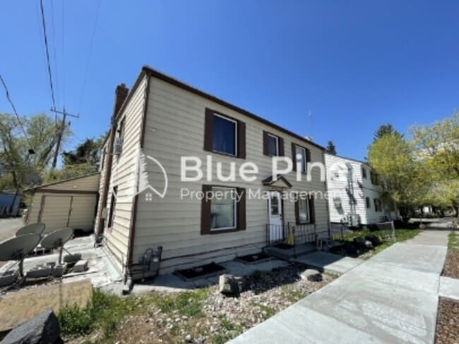 Building Photo - 440 Walnut St Unit 3