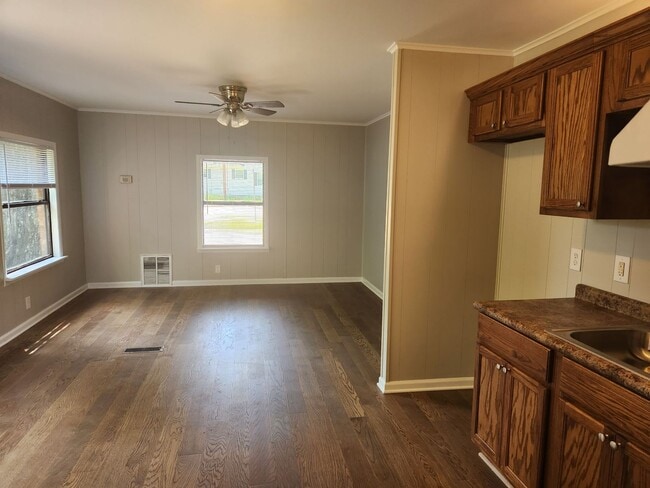 Building Photo - 1403 Donahue Ferry Rd Unit Apt C