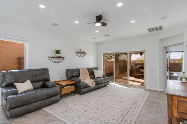 8242 S Hidden Trail Ct