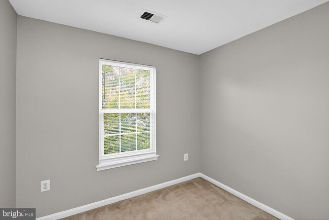 Photo - 8611 Ellesmere Way