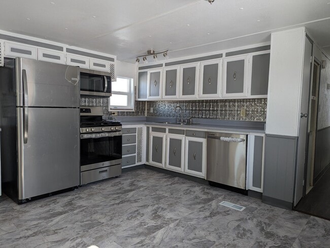 Photo - 3189 Eastview Rd